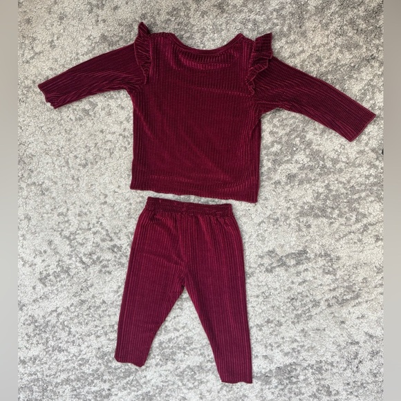 Girls 6 months Burgundy Ruffle Long Sleeve Top and Pants Set - Picture 3 of 3